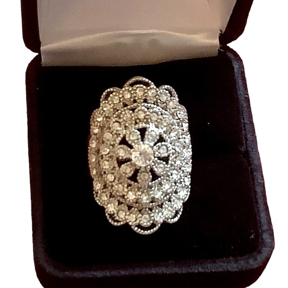 Elegant silver crystal ring. Delicate filigree & inlaid crystals. Sz. 8. - Picture 4 of 9